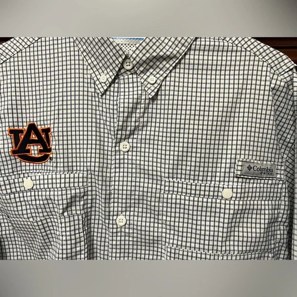 Men’s Medium Columbia long sleeve button up shirt. - Picture 2 of 4